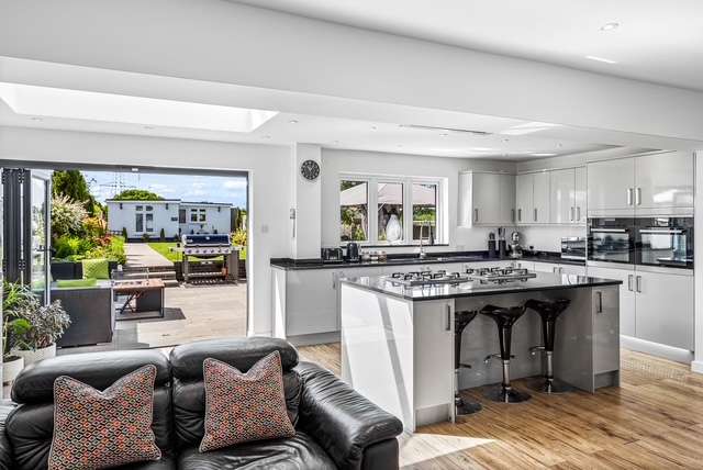 Uppermill Building Services - Stylish Kitchen Renovations